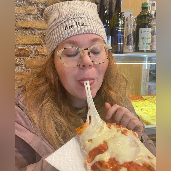 Meet your Posher, Sara - Picture 3 of 6